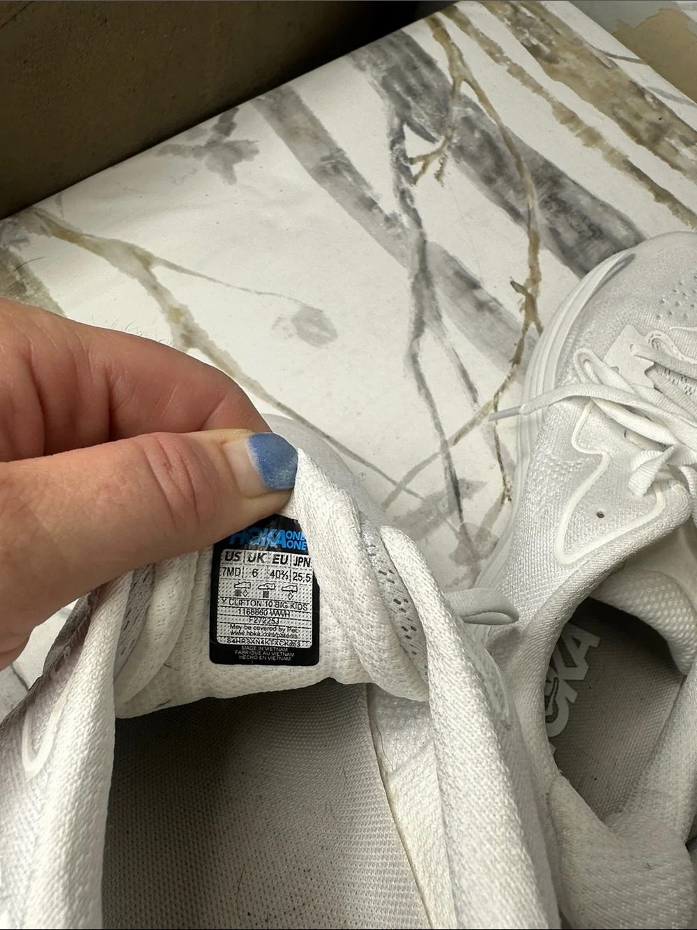 Hoka One One Clifton 10 youth
